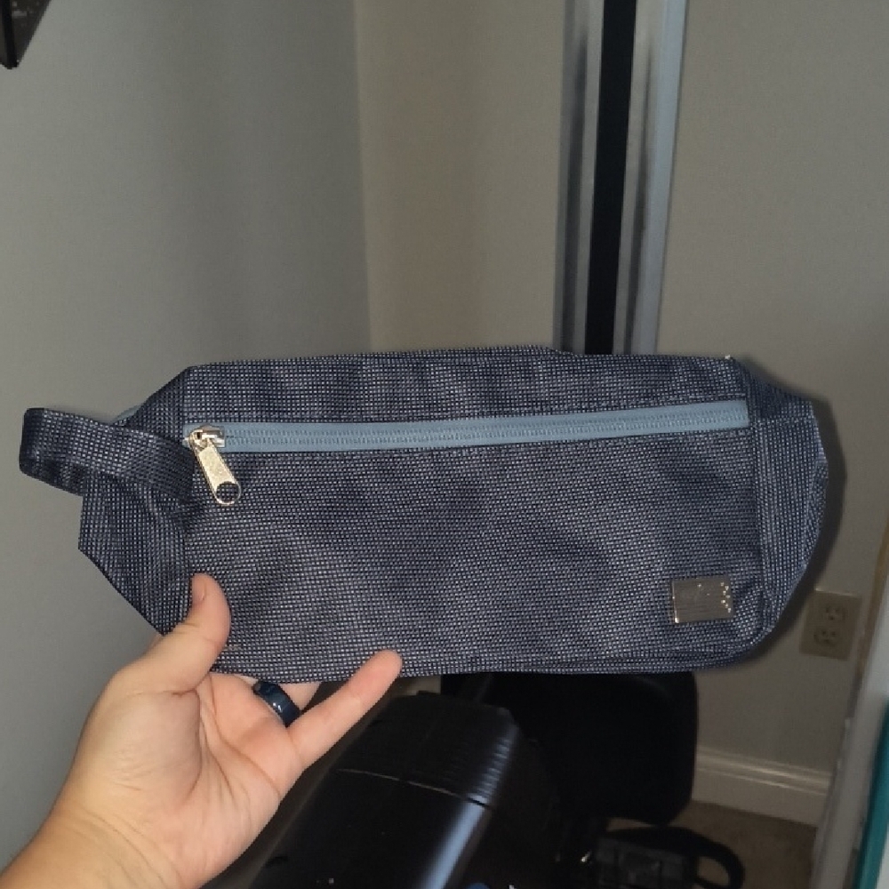 Stylish Gray Men's Bag NWOT cosmetic Toiletries